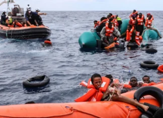 Nuovo naufragio al largo della Tunisia: ci sono almeno quaranta morti