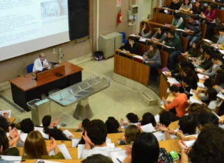 «Meglio consegnare le pizze che iniziare Medicina a venticinque anni»: la frase della professoressa di Bari è lo specchio perfetto della società della performance