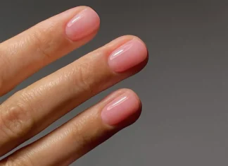 Che cosa sono le rosehip oil nails (e perché tutti ne parlano)