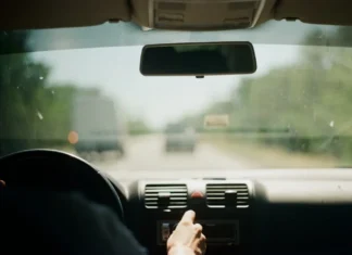 Rivoluzione digitale nel mondo dei motori: come Internet aiuta gli automobilisti a prendersi cura dell’auto