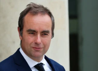 Il primo ministro francese Sébastien Lecornu si è dimesso