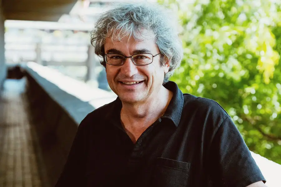 La classifica dei libri più venduti della settimana vede in testa Carlo Rovelli, fonte aphex.it