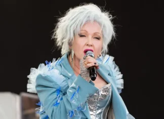 Cyndi Lauper rivela quale canzone di Gracie Abrams l’ha fatta commuovere Cyndi Lauper su Gracie Abrams