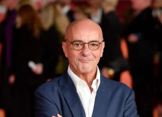 Chi è Don Antonio Loffredo, il sacerdote che ha ispirato la serie Noi del Rione Sanità
