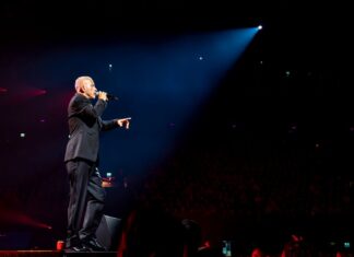 Dopo i due sold out nelle prime date di Amsterdam, Eros Ramazzotti annuncia il nuovo album Eros Ramazzotti annuncia cover, titolo e data di uscita del nuovo album - Ph © Francesco Prandoni