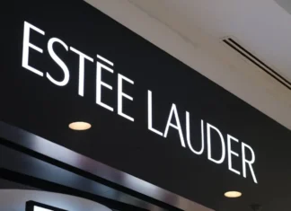 Estée Lauder mostra segni di ripresa in Cina: la strategia di rilancio funziona