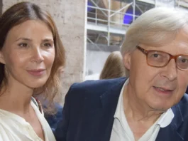 La compagna di Vittorio Sgarbi, Sabrina Colle, al veleno contro la figlia Evelina: “Io sfruttatrice? Dedico tutta la mia esistenza a lui”
