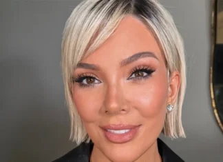 Kris Jenner cambia look (e passa al biondo platino)
