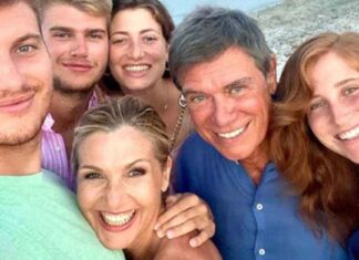 Sara, Giovanni, Chiara e Giorgio, chi sono i figli di Lorella Cuccarini: “Hanno compreso i miei sacrifici, sono orgogliosi di me” Chi sono i figli di Lorella Cuccarini