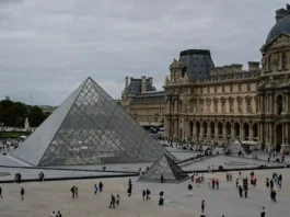 Rapina al Louvre: nel bottino gioielli di Napoleone e dei sovrani francesi Rapina al Louvre