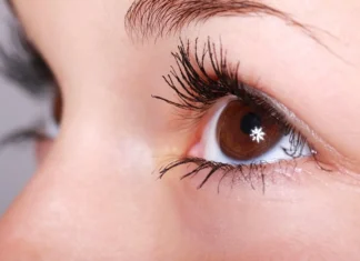 Ciglia infinite: i segreti di un mascara marrone super allungante