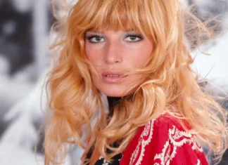 Perché l’ombretto azzurro alla Monica Vitti è tornato alla ribalta