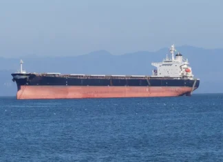 La Francia ha abbordato una petroliera sospetta: potrebbe appartenere alla flotta fantasma russa
