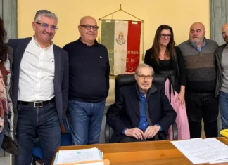 Vittorio Sgarbi si mostra in pubblico, la figlia Evelina attacca: “È tutto falsato, non sta bene, è malato”