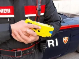 Napoli, muore a 35 anni per il taser dei Carabinieri