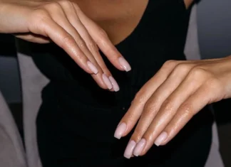 Tutti pazzi per la tulle manicure, le unghie nude ma originali