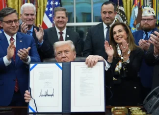 Trump ha firmato un pacchetto di finanziamenti per riaprire il governo federale, ponendo ufficialmente fine allo shutdown