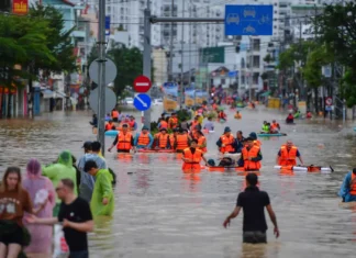 Le inondazioni in Vietnam provocano almeno 90 morti e 12 dispersi