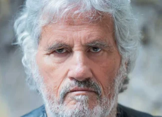 Adriano Pappalardo, chi erano i genitori: “Papà non voleva cantassi, mi tirò una scarpa, poi..”