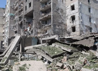 Nuovi bombardamenti su Kiev: uccise almeno sei persone