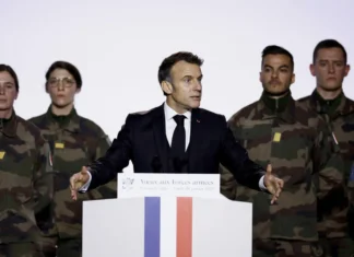 La Francia ha deciso di reintrodurre il servizio militare volontario
