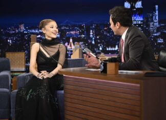 Il vestito di Ariana Grande al The Tonight Show di Jimmy Fallon è super Elphaba coded