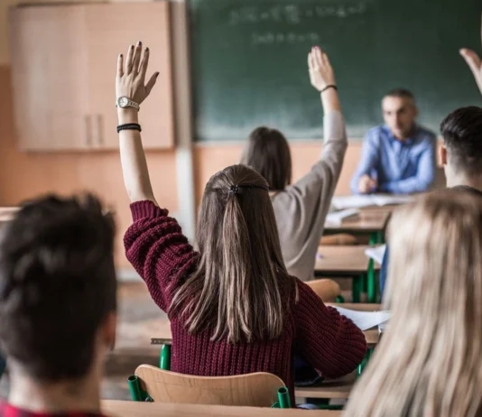Legge Valditara: la Lega ritira l’emendamento che vieta l’educazione affettiva nelle scuole secondarie di primo grado