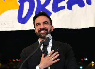 Zohran Mamdani è ufficialmente il sindaco di New York (e non le manda a dire) Zohran Mamdani - Photo Credits Inside Climate News