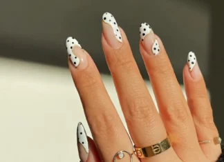 Le Naked Polka Dot Nails sono il nuovo trend che ha conquistato TikTok (e sì, sono molto più chic di quanto pensi)