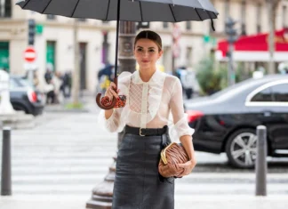 Si, è ancora la stagione della blusa con i volant blusa con volant