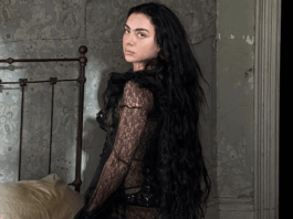 Grazie a Charli XCX adesso sono in trend le Brontë Waves, lo style hair super goth dell’anno