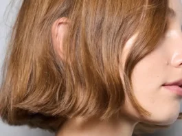 Si, è tornato il caschetto curvo alla Victoria Beckham