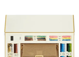 Fendi riporta in vita la Needle Point Stitch Kit Baguette: la novità è che puoi personalizzarla tu