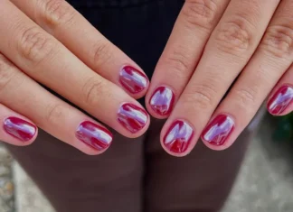 Ci siamo innamorate del nuovo trend frosted berry nails