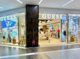 Buone notizie per Guess: il brand torna in utile