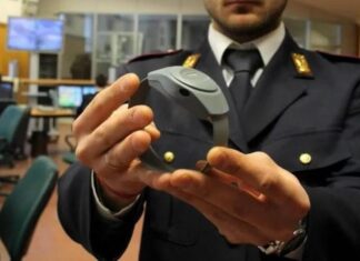 Braccialetti anti-stalking: un fallimento “legale” e tecnico