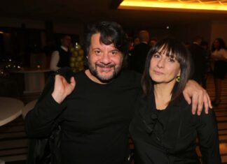 Chi è Tiziana Etruschi, la moglie di Lillo: “Sentirla al telefono durante il ricovero per il Covid è stato fondamentale” Chi è Tiziana Etruschi la moglie di Lillo
