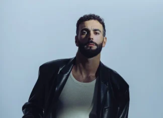 “Coming Home” è il primo brano natalizio in inglese di Marco Mengoni: l’artista ha annunciato un concerto speciale a Parigi Coming Home è il singolo natalizio di Marco Mengoni