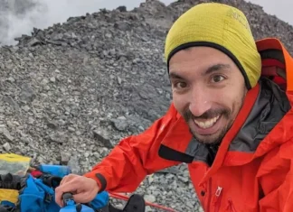 Sospese le ricerche degli alpinisti dispersi in Nepal, per colpa della neve, tra loro due italiani