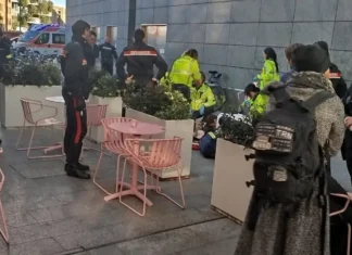 Aggredita e accoltellata in piazza Gae Aulenti a Milano, grave una donna