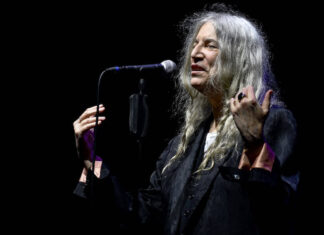 Patti Smith parla del padre biologico nel suo libro “Bread of Angels”