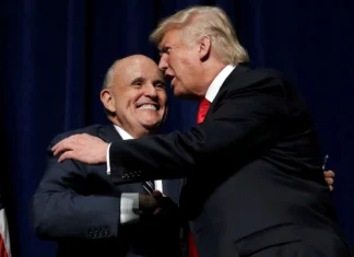 Trump grazia Rudy Giuliani e altre figure chiave, coinvolte nei tentativi di ribaltare le elezioni del 2020