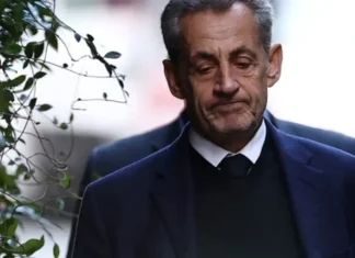 Nicolas Sarkozy torna in tribunale per un nuovo processo relativo ai presunti finanziamenti dalla Libia