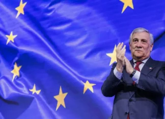 Tajani a Bari confonde lo stadio San Nicola con lo Stadio San Paolo: la gaffe