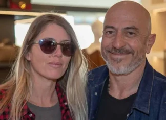 Chi è la moglie di Roberto Ciufoli, la bellissima Theodora Bugel: “Sono di origine francese, lo sopporto perché non capisco tutto quello che dice”