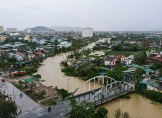 Ora il tifone Kalmaegi si dirige verso la Cambogia, Laos e e Thailandia, dopo aver ucciso almeno 193 persone nelle Filippine e in Vietnam