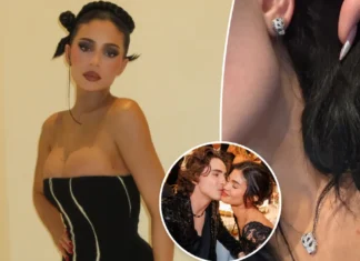 Kylie Jenner indossa oltre 55 mila dollari di gioielli Cartier (e un riferimento molto chiaro a Timothée Chalamet)