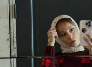 Ariana Grande cambia frangia (e accessorio): il look cozy più copiato dell’inverno 2025 è già qui