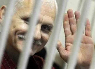 La Bielorussia ha liberato il premio Nobel per la pace Ales Bialiatski e altri 123 prigionieri