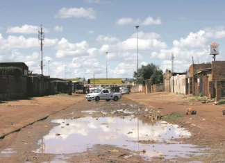 Uccise nove persone in un attacco armato contro un bar vicino a Johannesburg